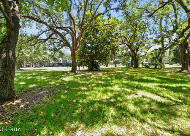 Property at 708 Wiggins Cir, Pascagoula, MS 39581