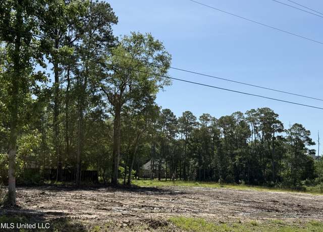 Property at 72699 N Diamondhead Dr, Diamondhead, MS 39525