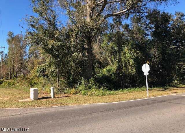 Property at 660 Mauna Loa Dr, Diamondhead, MS 39525