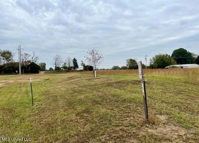 Property at 105 Capital Park Dr, Senatobia, MS 38668
