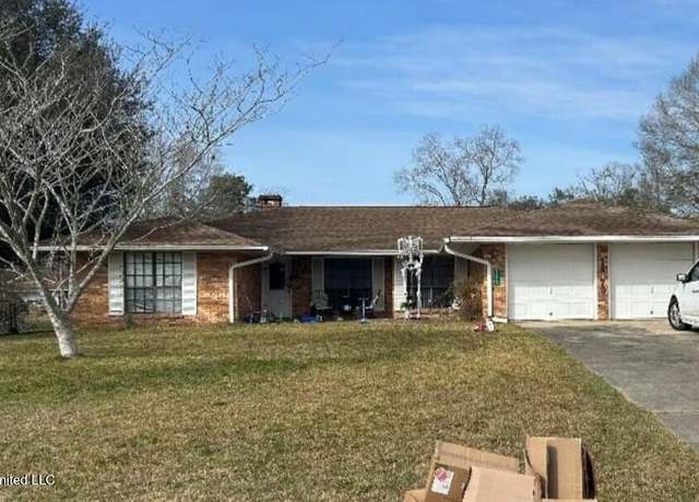 Property at 16170 Kenwood Dr, Gulfport, MS 39503, 3 beds, 2 baths