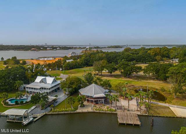 Property at 5710 Caldwell Dr, Ocean Springs, MS 39564, 2 beds, 2.5 baths