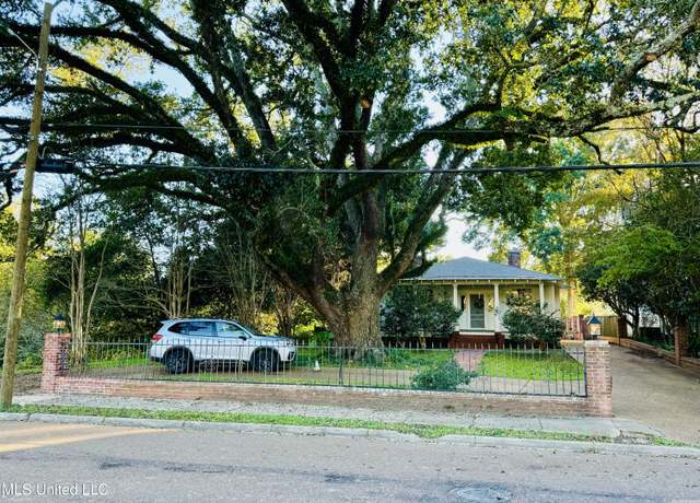 Property at 912 Main St, Natchez, MS 39120, 2 beds, 1 bath