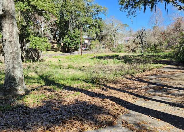Property at 4510 Fort St, Pascagoula, MS 39567