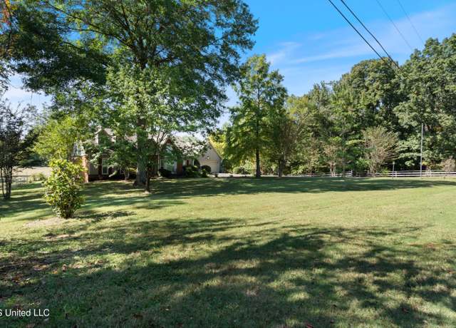 Property at 1745 Nottingham Dr, Southaven, MS 38671, 4 beds, 3 baths