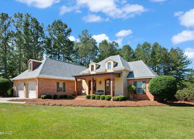 Property at 2 Amur Ln, Hattiesburg, MS 39402, 4 beds, 2.5 baths