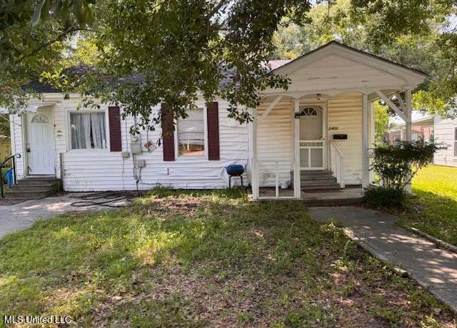 Property at 2403 10th St, Pascagoula, MS 39567, 3 beds, 1 bath