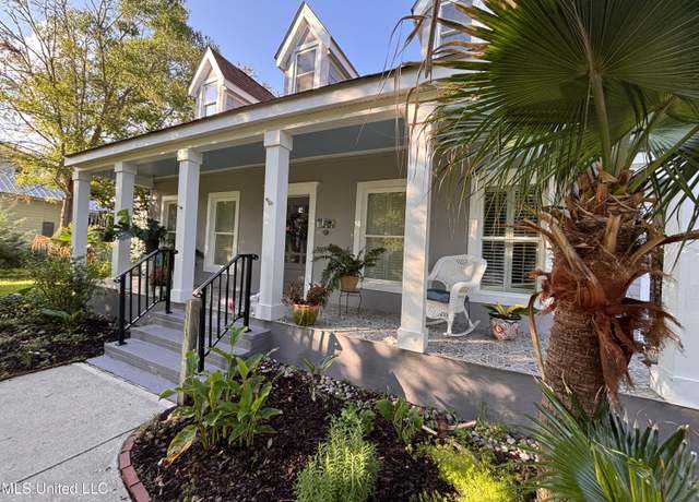 Property at 210 Bay Oaks Dr, Bay Saint Louis, MS 39520, 3 beds, 2 baths