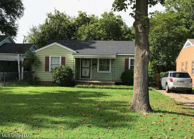 Property at 915 Catalpa St, Clarksdale, MS 38614, 3 beds, 1 bath