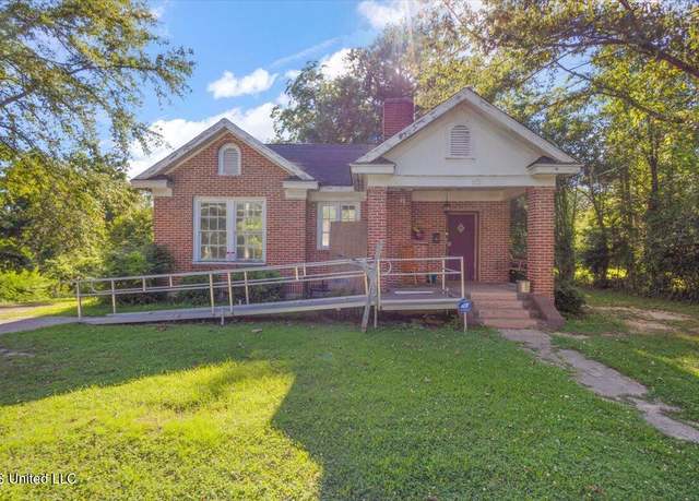 Property at 2121 35th Ave, Meridian, MS 39301, 3 beds, 2 baths