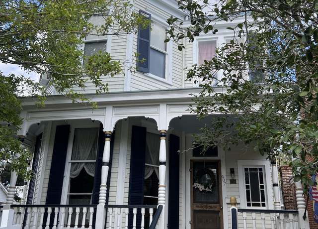 Property at 607 State St, Natchez, MS 39120, 4 beds, 2 baths
