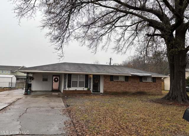 Property at 1520 Park Lane Dr, Greenville, MS 38703, 3 beds, 1.5 baths