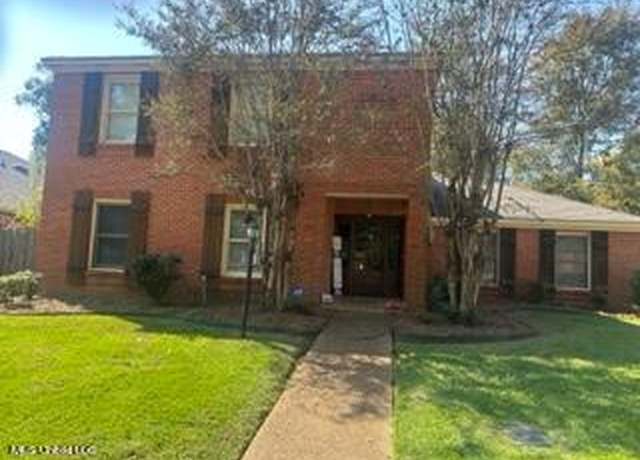 Property at 10 Robinwood Pl, Jackson, MS 39211, 4 beds, 2.5 baths