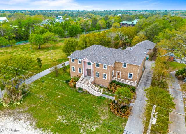 Property at 518 S Beach Blvd, Waveland, MS 39576, 5 beds, 6 baths