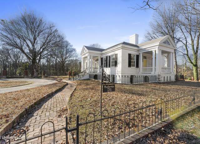 Property at 166 S Craft St, Holly Springs, MS 38635, 3 beds, 3 baths