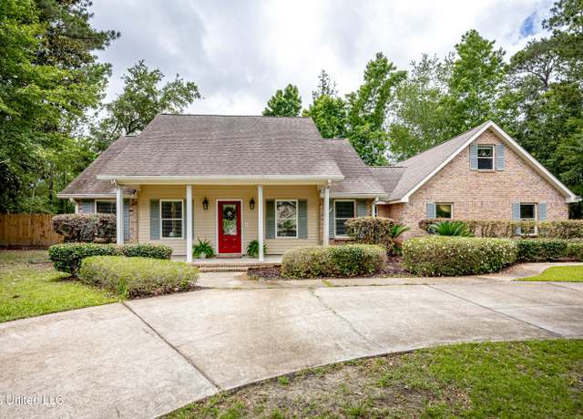 Property at 7321 Ieke Cir, Diamondhead, MS 39525, 3 beds, 2 baths
