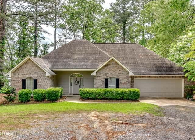 Property at 345 Lakeshore Dr, Madison, MS 39110, 3 beds, 2 baths