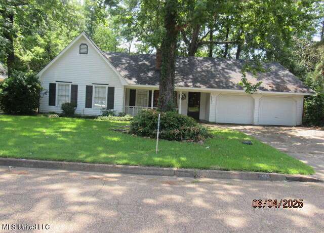 Property at 1431 Tracewood Dr, Jackson, MS 39211, 3 beds, 2 baths
