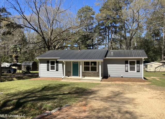 Property at 609 NW Cherry St, Magee, MS 39111, 2 beds, 2 baths