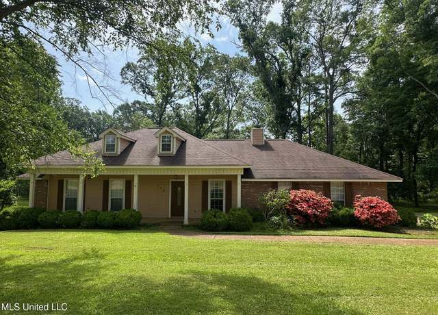 Property at 813 Eagles Nest Dr, Byram, MS 39272, 3 beds, 2 baths