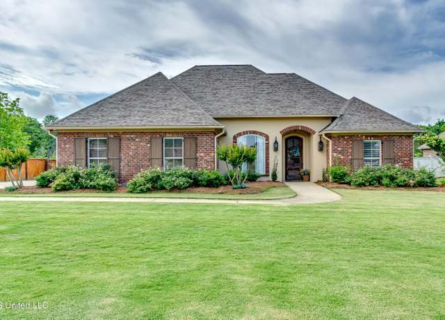 Property at 111 Grandwood Dr, Canton, MS 39046, 4 beds, 3 baths