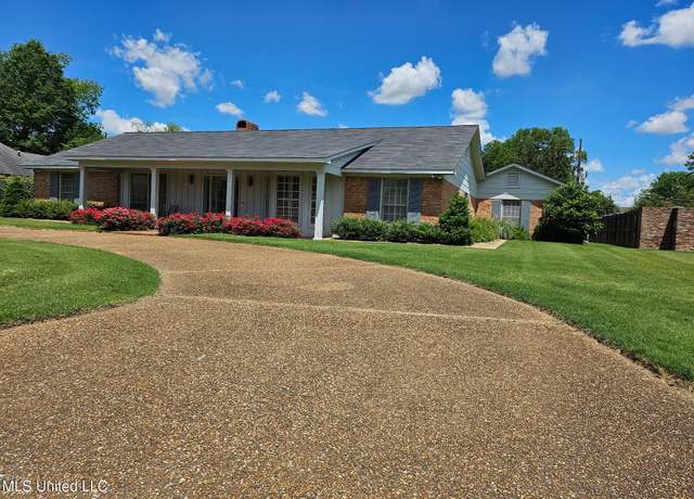 Property at 719 Sumner Ave, Greenwood, MS 38930, 4 beds, 3 baths
