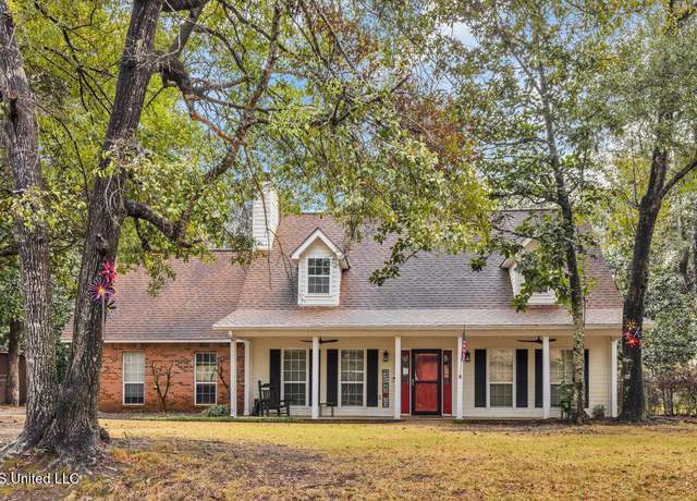Property at 3300 N 1st St, Ocean Springs, MS 39564, 5 beds, 2.5 baths