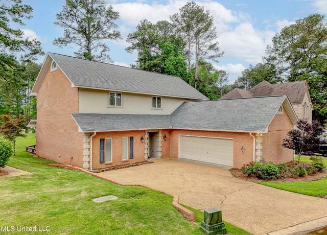 Property at 3099 E Fairway Dr, Brandon, MS 39047, 4 beds, 2.5 baths