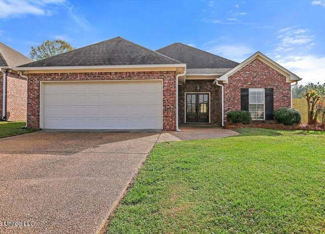 Property at 300 E Magnolia Pl, Pearl, MS 39208, 3 beds, 2 baths