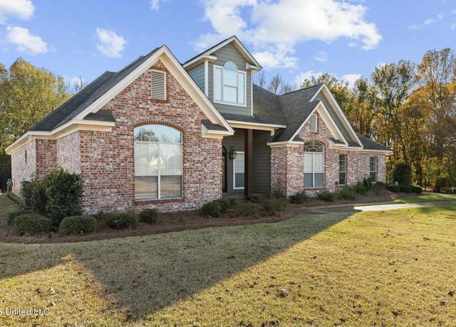 Property at 215 Sunset Cir, Madison, MS 39110, 4 beds, 3.5 baths