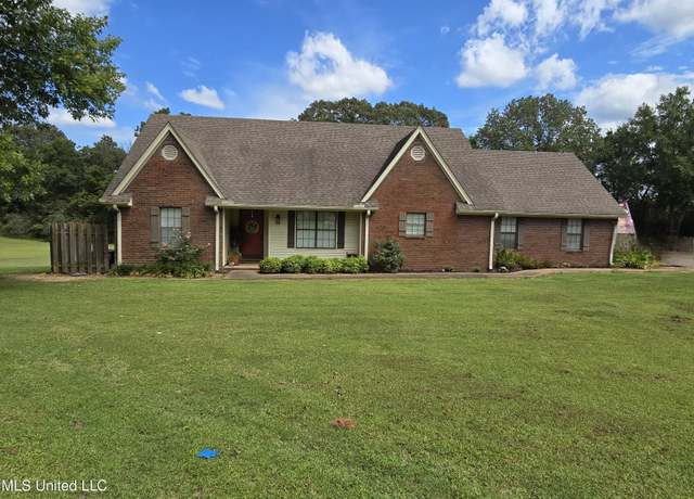 Property at 447 Shaker Dr, Senatobia, MS 38668, 4 beds, 3 baths