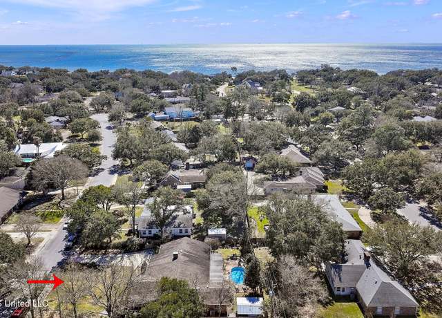 Property at 1017 Eastwood St, Pascagoula, MS 39567, 4 beds, 3 baths