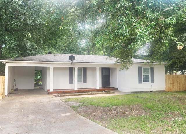 Property at 225 Sgt Prentiss Dr, Natchez, MS 39120, 3 beds, 2 baths