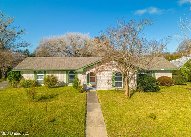 Property at 121 Reservation Dr, Gulfport, MS 39503, 3 beds, 2 baths