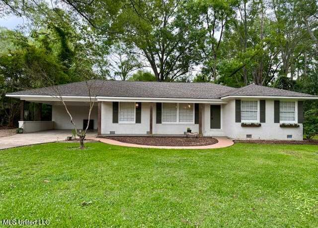 Property at 961 S Church St, Brookhaven, MS 39601, 3 beds, 2 baths