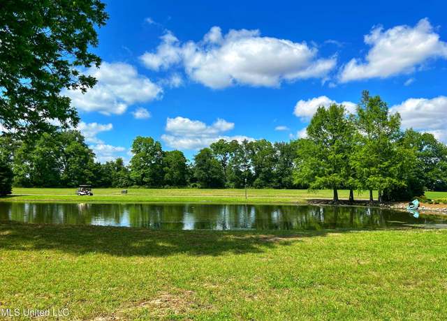 Property at 5 Cypress Ridge Dr, Clarksdale, MS 38614