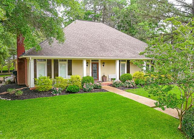 Property at 322 Woodlands Dr, Brandon, MS 39047, 4 beds, 2 baths