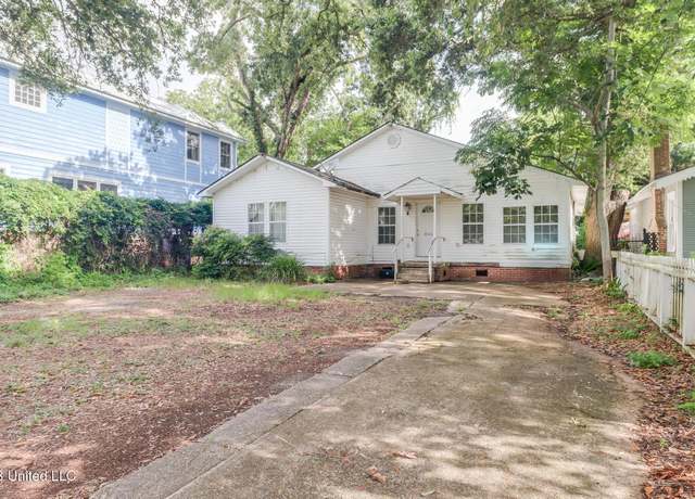Property at 622 2nd St, Gulfport, MS 39501, 2 beds, 3 baths