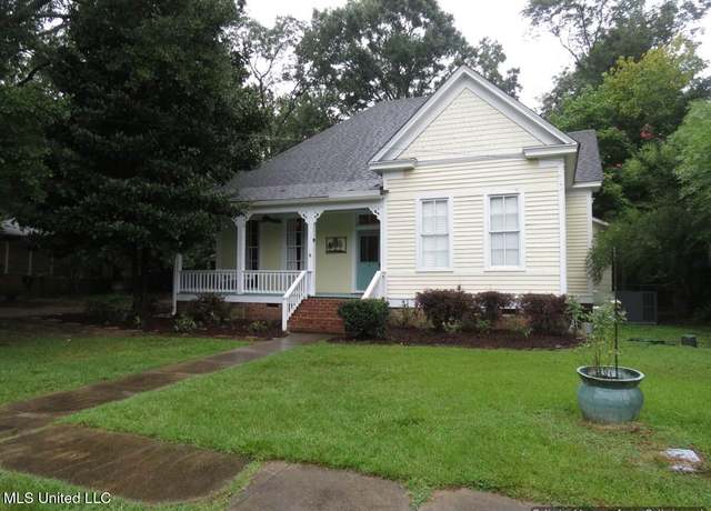 Property at 316 N Church St, Brookhaven, MS 39601, 3 beds, 2.5 baths