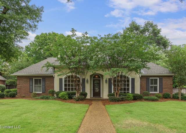 Property at 207 Hillside St, Ridgeland, MS 39157, 4 beds, 2.5 baths