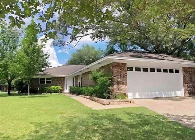 Property at 1704 Pat Dr, Gautier, MS 39553, 4 beds, 2 baths