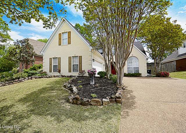 Property at 1230 E Cross Creek Dr, Hernando, MS 38632, 3 beds, 2.5 baths