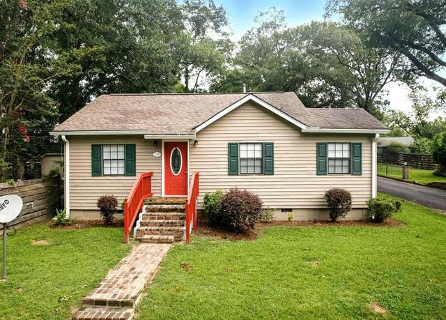 Property at 215 Peach Ave S, Mccomb, MS 39648, 3 beds, 1.5 baths