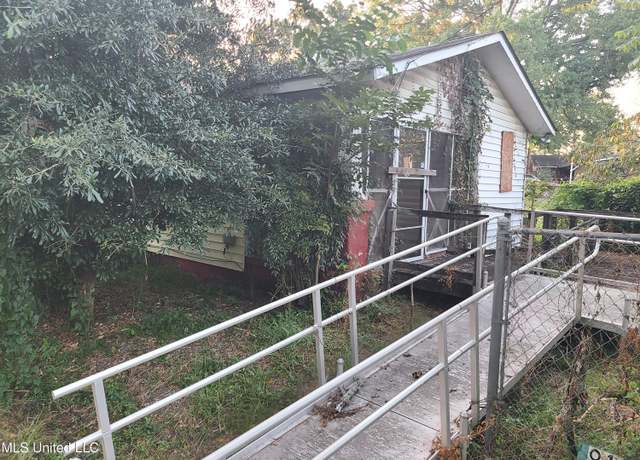 Property at 912 Ann Banks St, Jackson, MS 39213, 3 beds, 1 bath