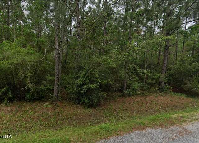 Property at 01 Eighth St, Bay Saint Louis, MS 39520