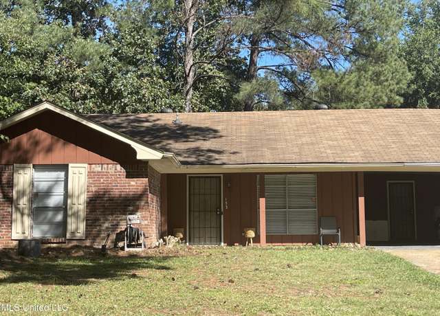 Property at 152 W Woodcrest Dr, Jackson, MS 39212, 3 beds, 2 baths