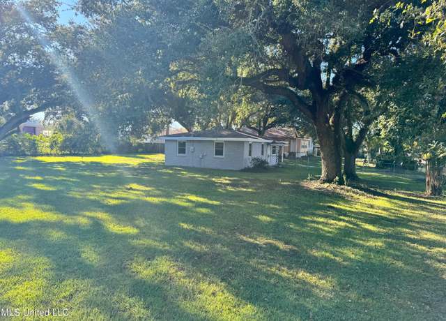 Property at 542 Demontluzin Ave, Bay Saint Louis, MS 39520, 3 beds, 1 bath