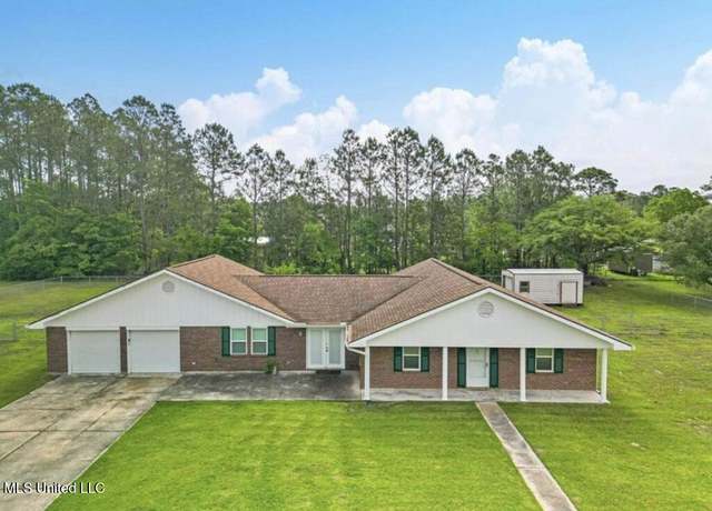 Property at 122 Espana Park Dr, Waveland, MS 39576, 4 beds, 3 baths