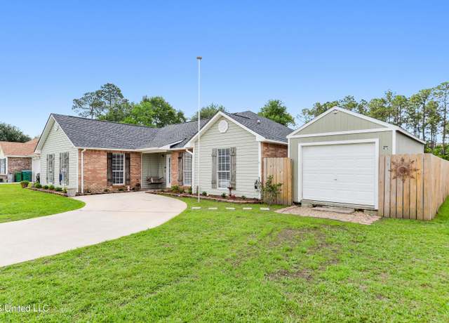 Property at 300 Woodward Dr, Ocean Springs, MS 39564, 3 beds, 2 baths