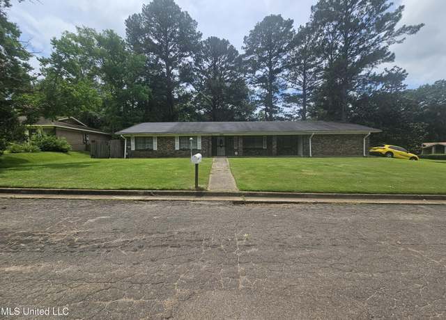 Property at 2290 Charmwood Dr, Jackson, MS 39204, 4 beds, 2.5 baths